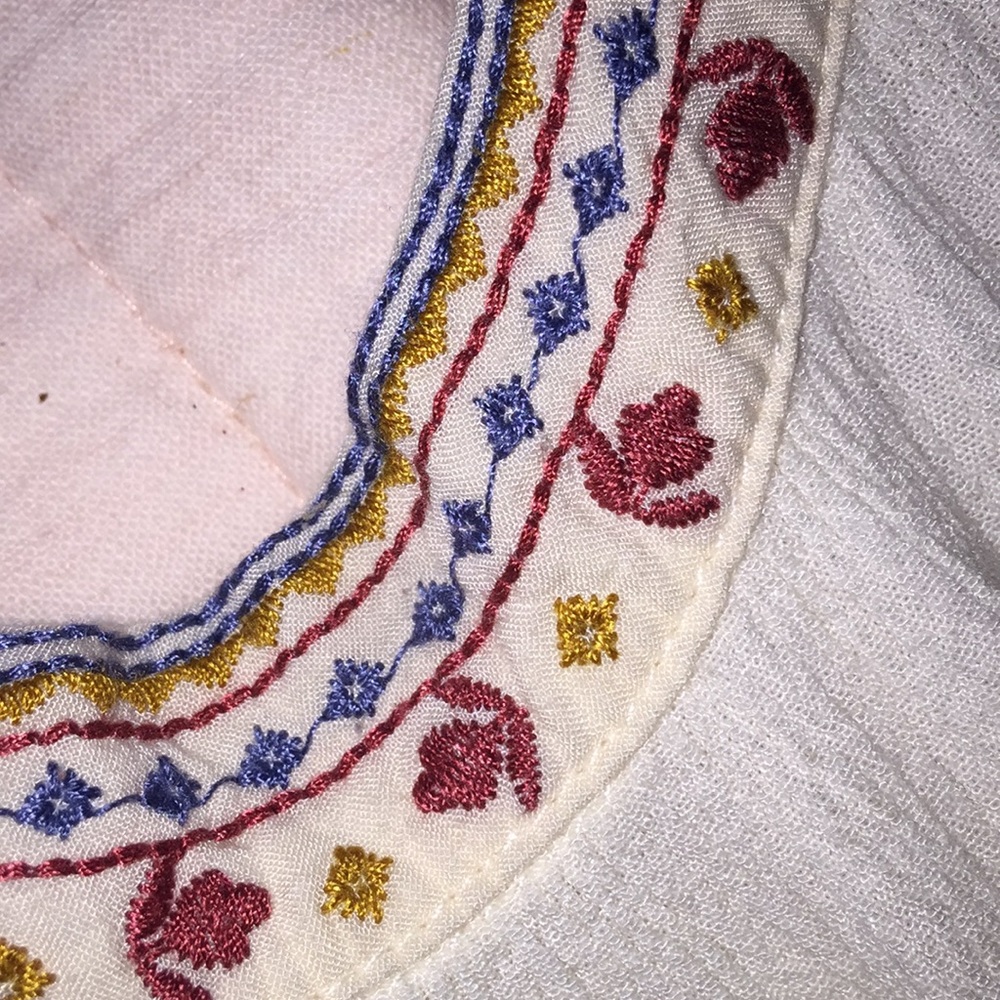 White blouse - Picture 2 of 2